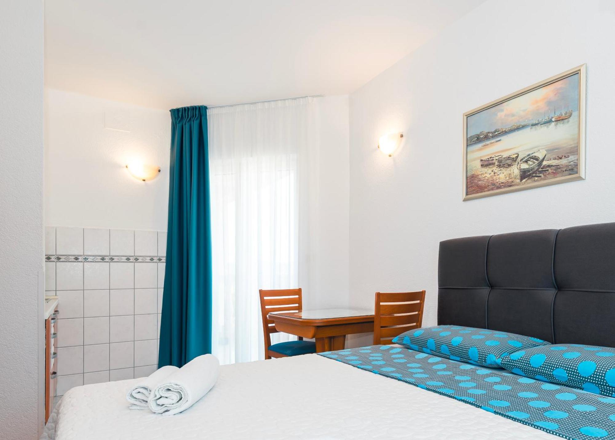 Apartments Plavi Biser シベニク 部屋 写真