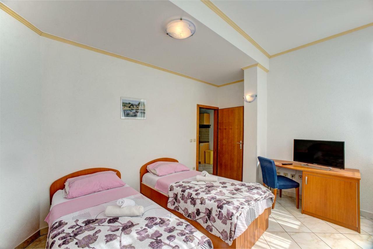 Apartments Plavi Biser シベニク エクステリア 写真